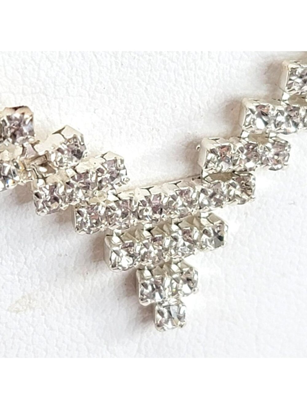 Rhinestone Necklace V-Neck in Silver Tone 16-19" Vintage Fashion Glam DH774